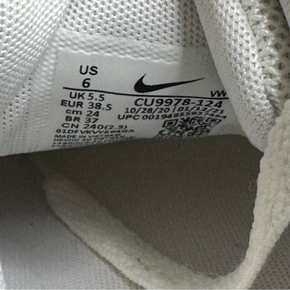 Nike - Picture 6 of 6